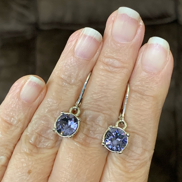 Elegant silver tone tanzanite colored simulant lever back earrings - Picture 9 of 11